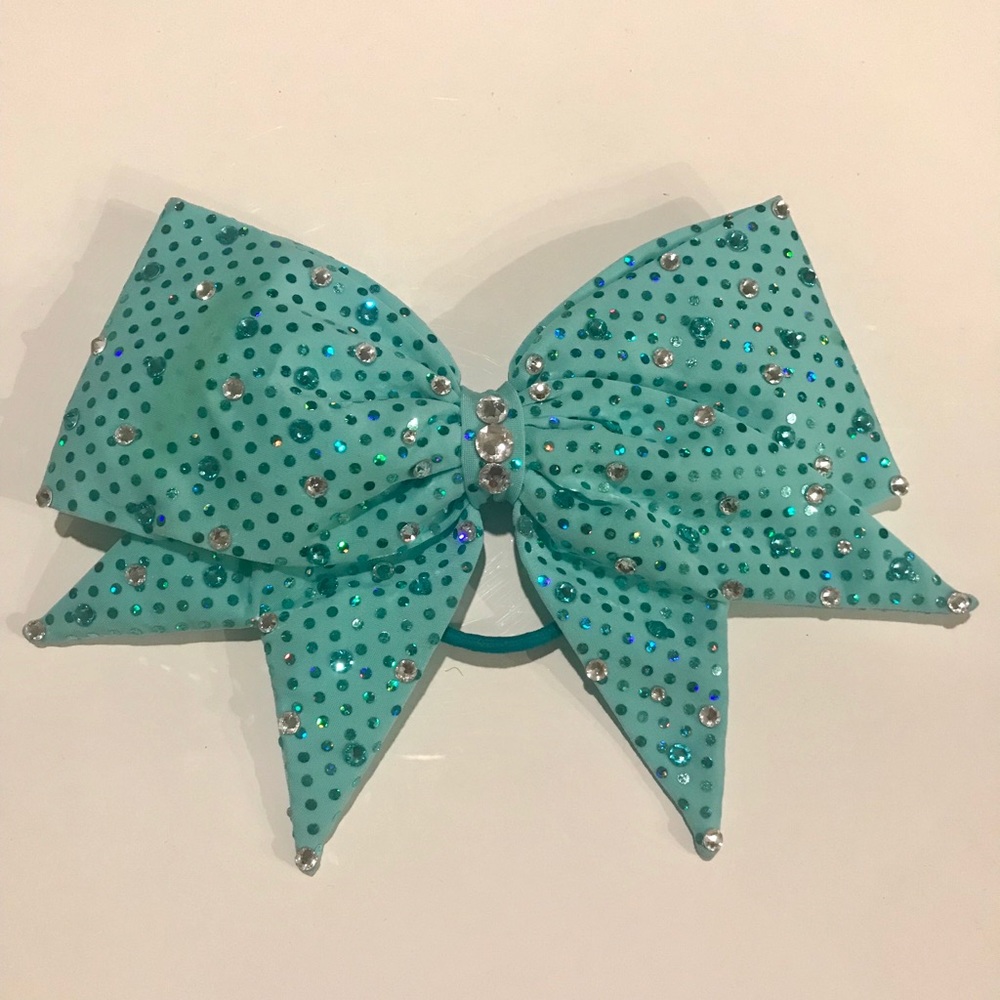 Cheer bow